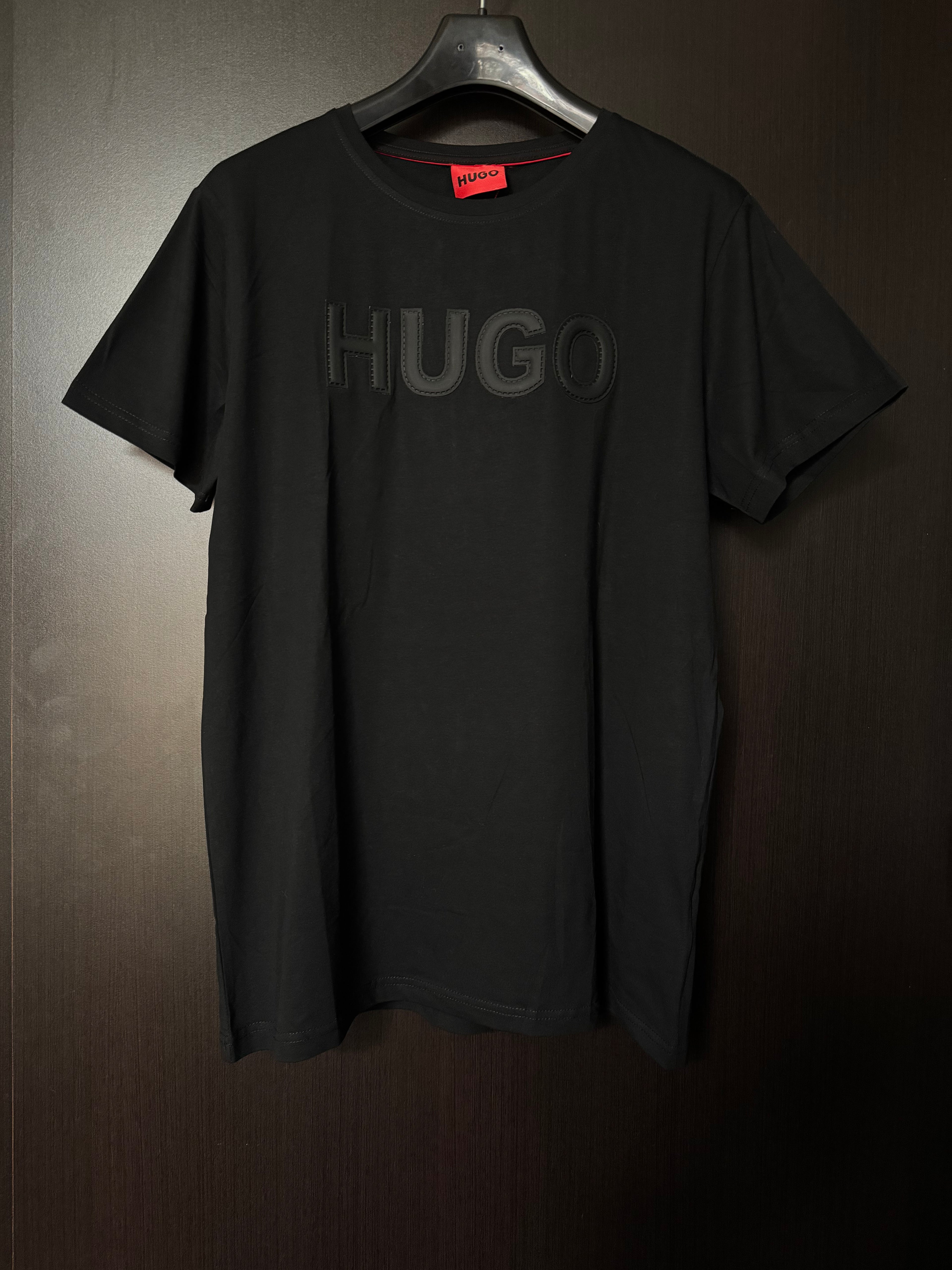 Playera Hugo bordado